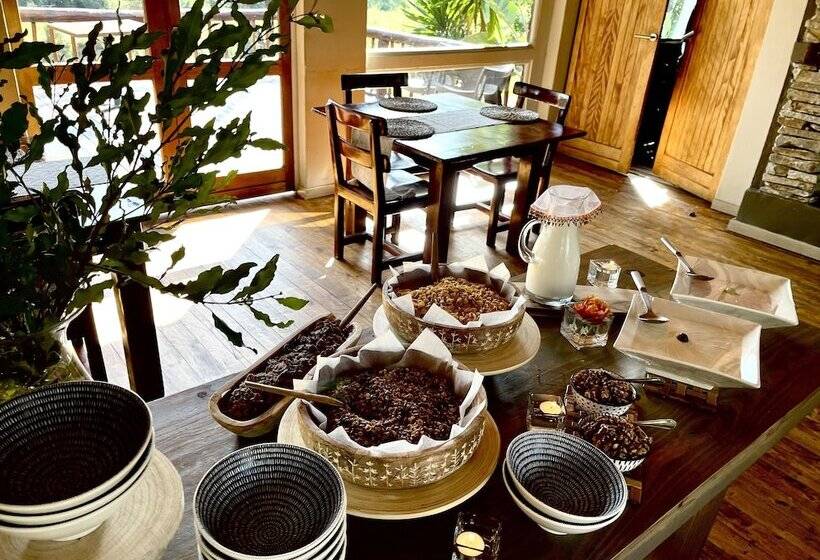 Отель Karongwe Portfolio Karongwe River Lodge