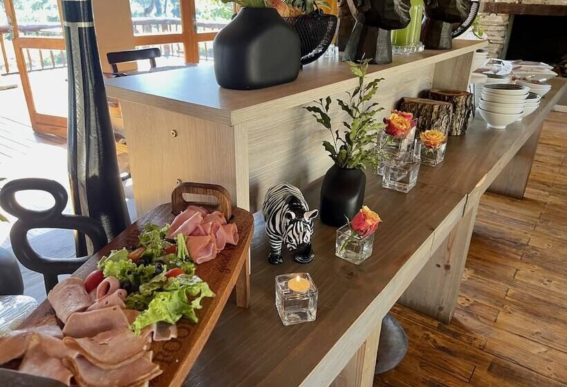 Отель Karongwe Portfolio Karongwe River Lodge