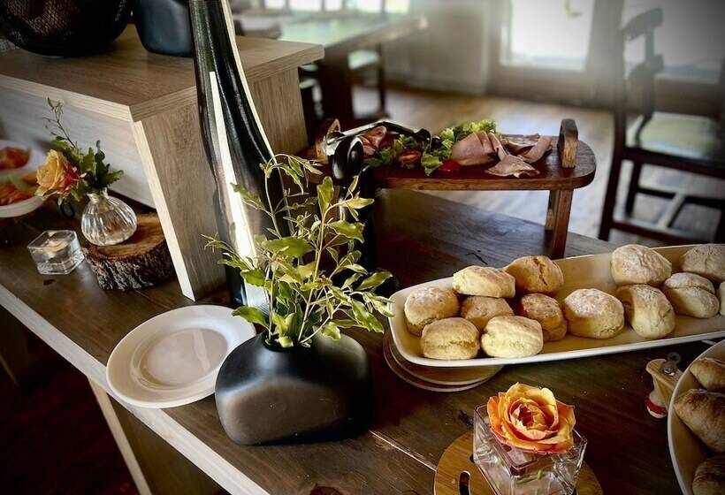 Отель Karongwe Portfolio Karongwe River Lodge