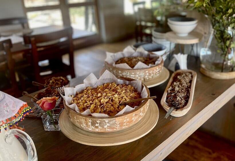 Отель Karongwe Portfolio Karongwe River Lodge