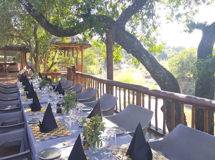 Отель Karongwe Portfolio Karongwe River Lodge