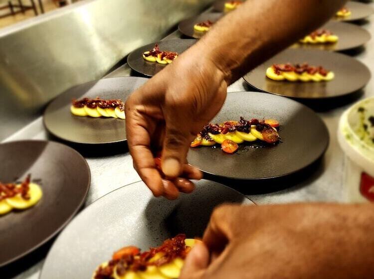 Отель Karongwe Portfolio Karongwe River Lodge