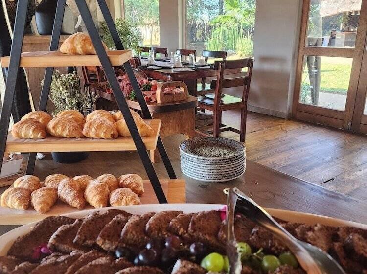 Отель Karongwe Portfolio Karongwe River Lodge