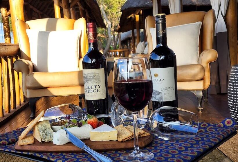 Отель Karongwe Portfolio Karongwe River Lodge