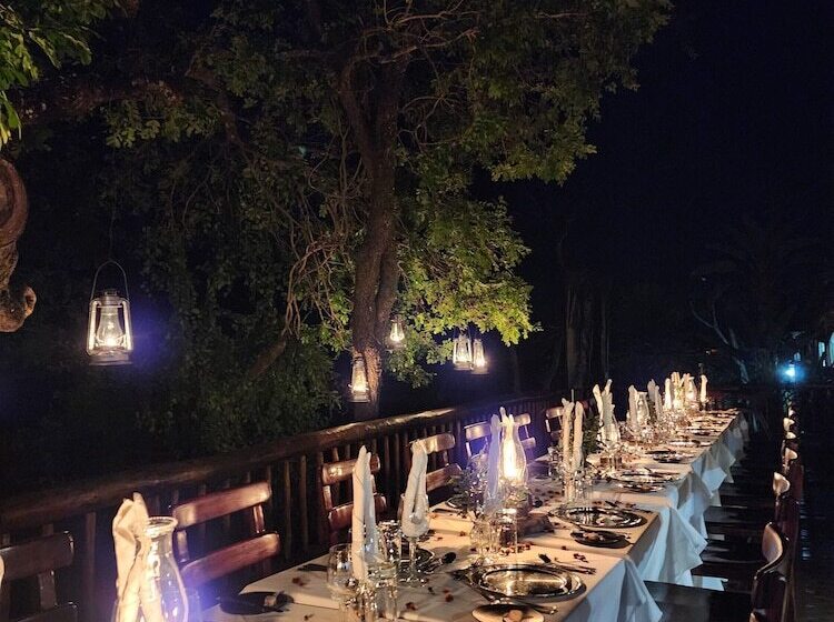 Отель Karongwe Portfolio Karongwe River Lodge