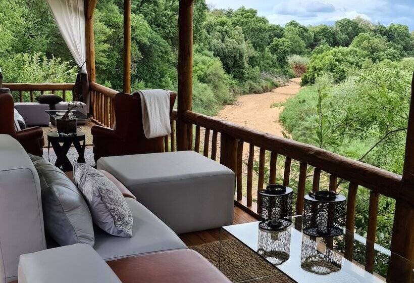 Отель Karongwe Portfolio Karongwe River Lodge