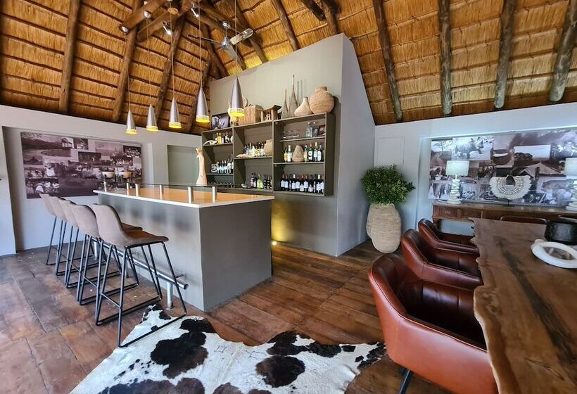 Отель Karongwe Portfolio Karongwe River Lodge