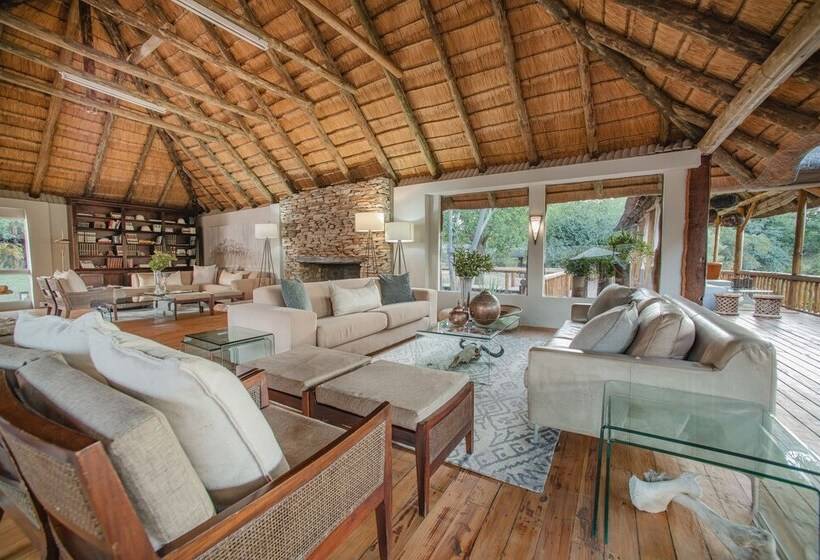 Отель Karongwe Portfolio Karongwe River Lodge