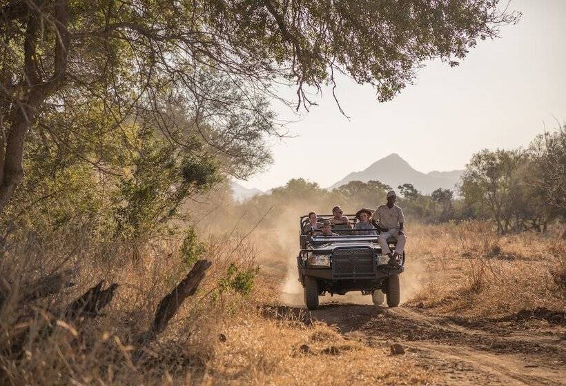 Отель Karongwe Portfolio Karongwe River Lodge