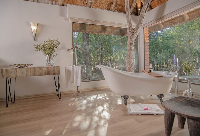 Отель Karongwe Portfolio Karongwe River Lodge