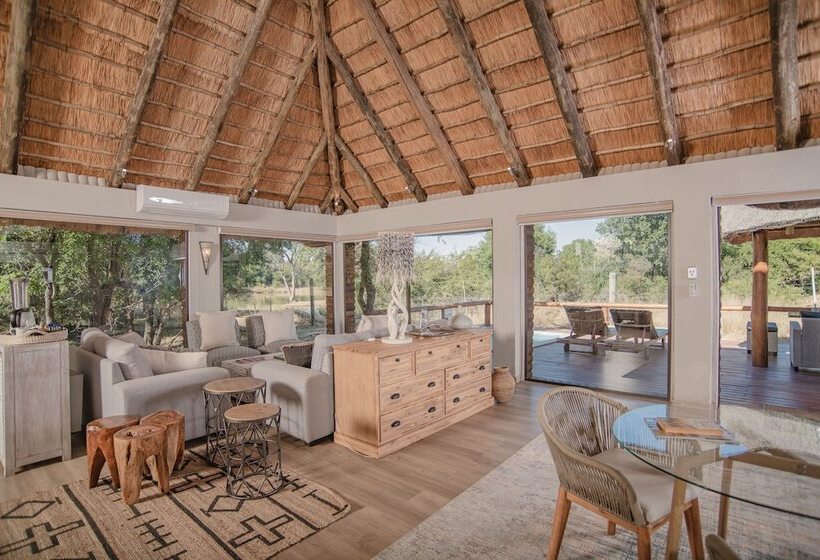 Отель Karongwe Portfolio Karongwe River Lodge