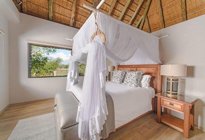 Отель Karongwe Portfolio Karongwe River Lodge