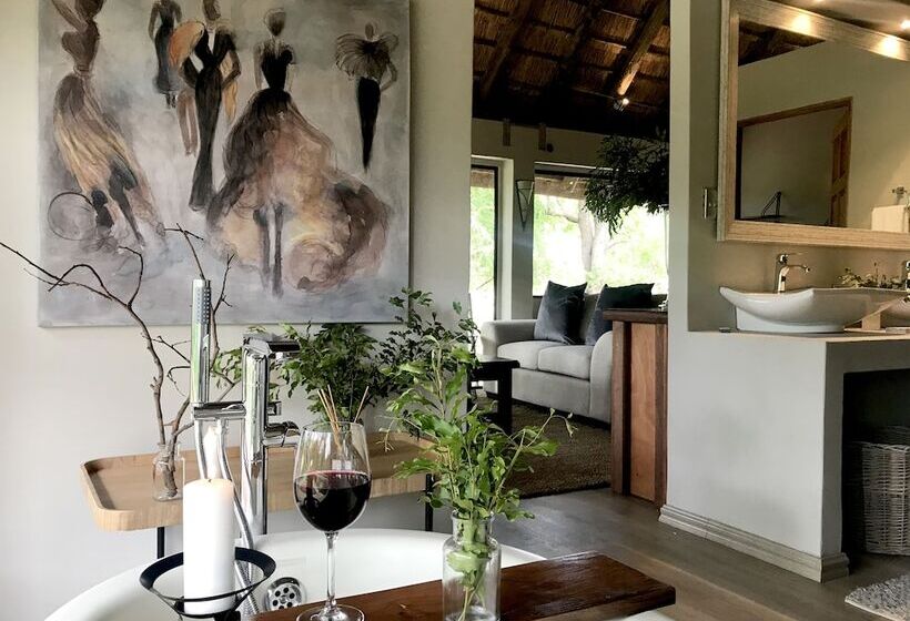 Отель Karongwe Portfolio Karongwe River Lodge