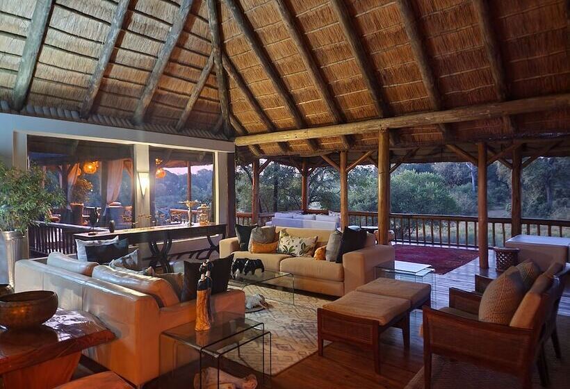 Отель Karongwe Portfolio Karongwe River Lodge