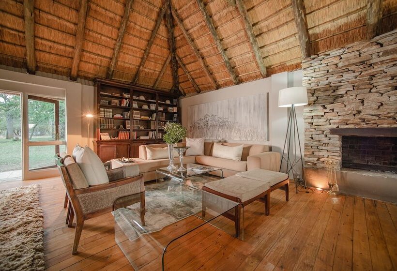 Отель Karongwe Portfolio Karongwe River Lodge