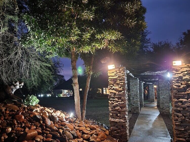 Отель Karongwe Portfolio Karongwe River Lodge