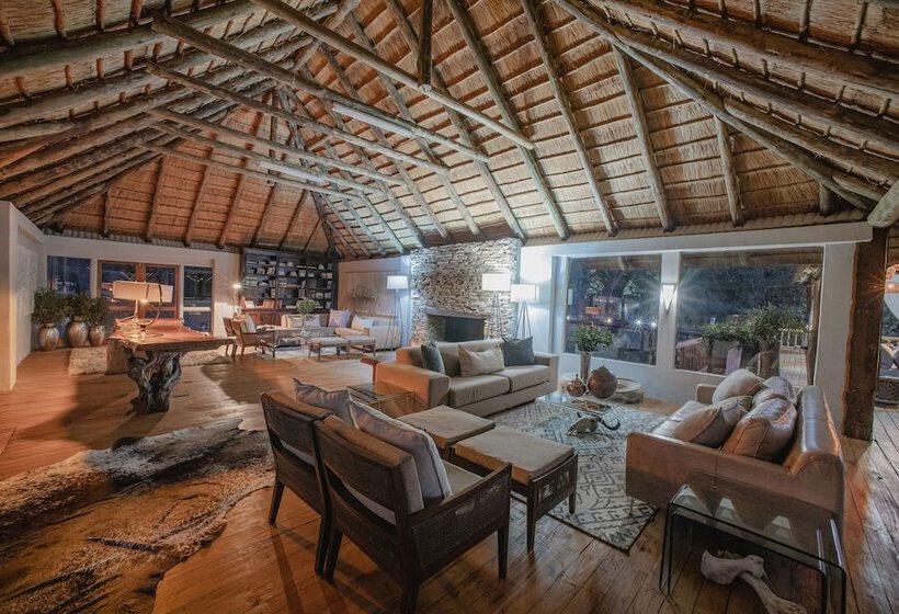 Отель Karongwe Portfolio Karongwe River Lodge