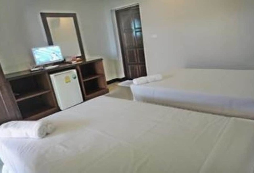 בית מלון כפרי Khanom Sunrise Beach