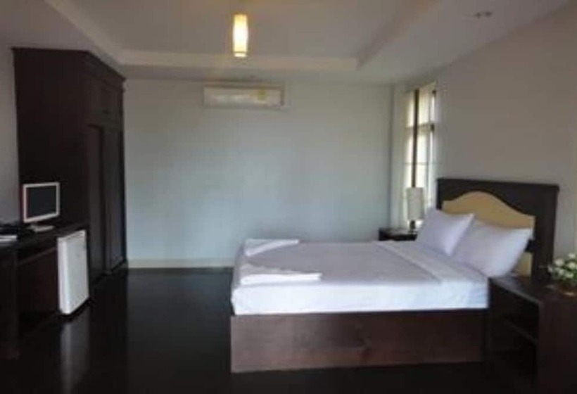 בית מלון כפרי Khanom Sunrise Beach