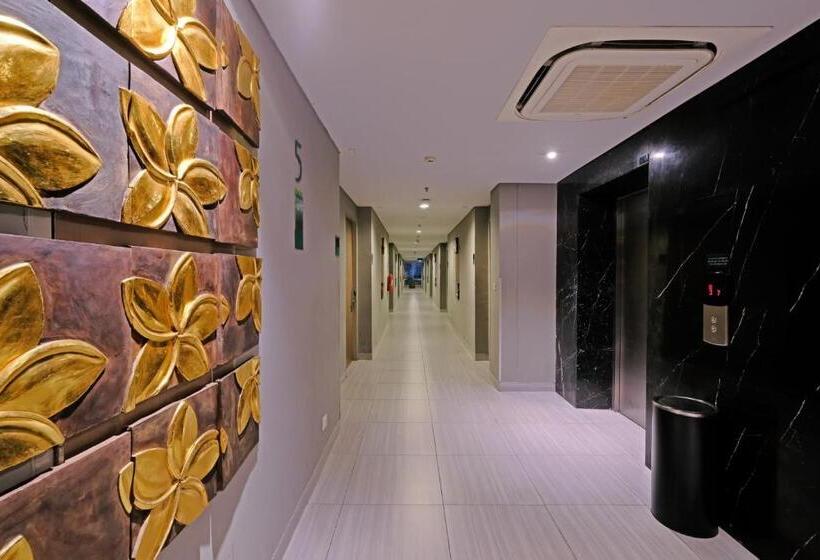 ホテル Khas Semarang