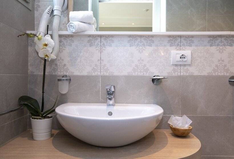 فندق Liane Riccione