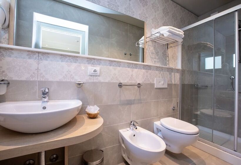 فندق Liane Riccione