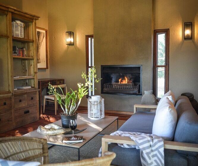 בית מלון כפרי Lion Sands Narina Lodge