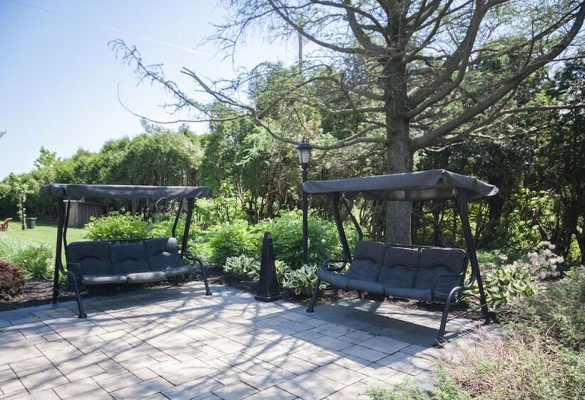 Отель Montfort Nicolet