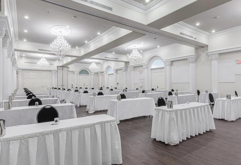 Отель Montfort Nicolet