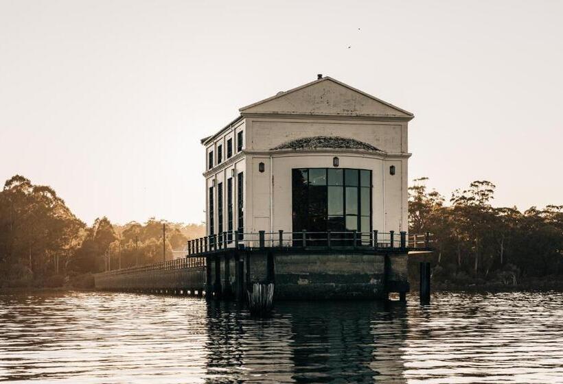 בית מלון כפרי Pumphouse Point