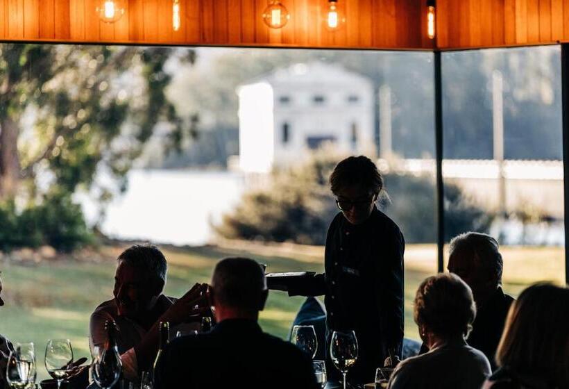 בית מלון כפרי Pumphouse Point