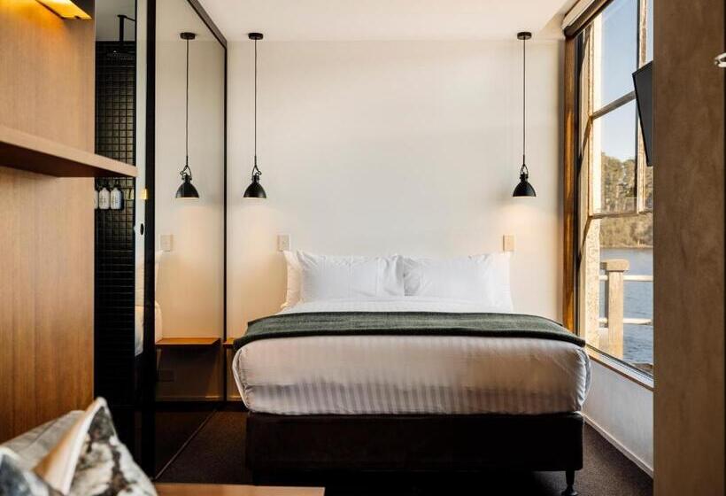 בית מלון כפרי Pumphouse Point