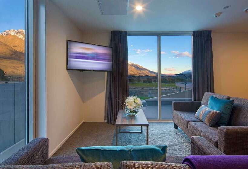 هتل Ramada Suites By Wyndham Queenstown Remarkables Park