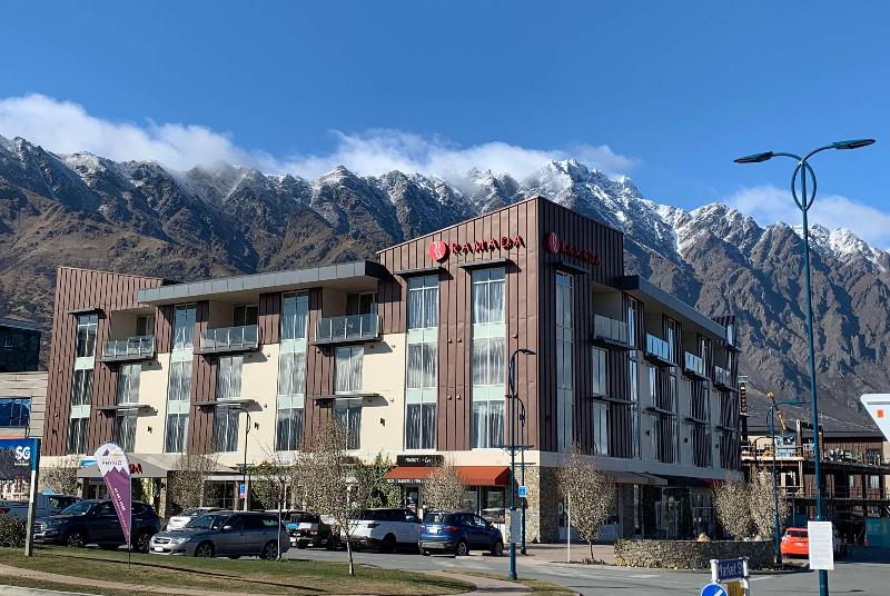 هتل Ramada Suites By Wyndham Queenstown Remarkables Park