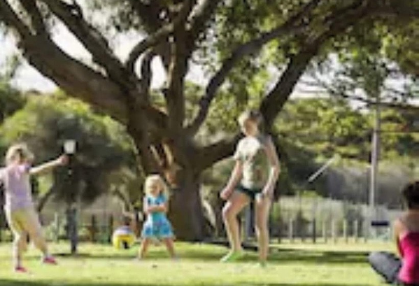 בית מלון כפרי Reflections Hawks Nest   Holiday Park