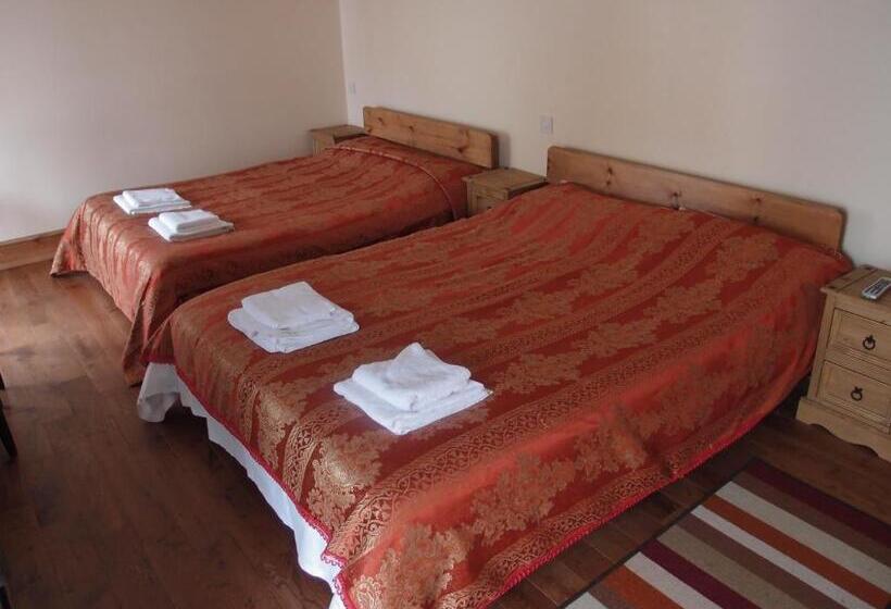 هتل Royal Britannia