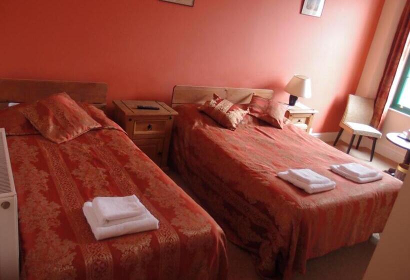 هتل Royal Britannia