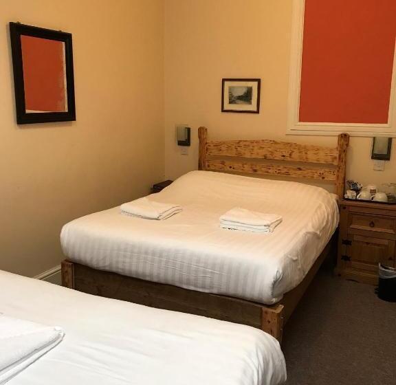 هتل Royal Britannia