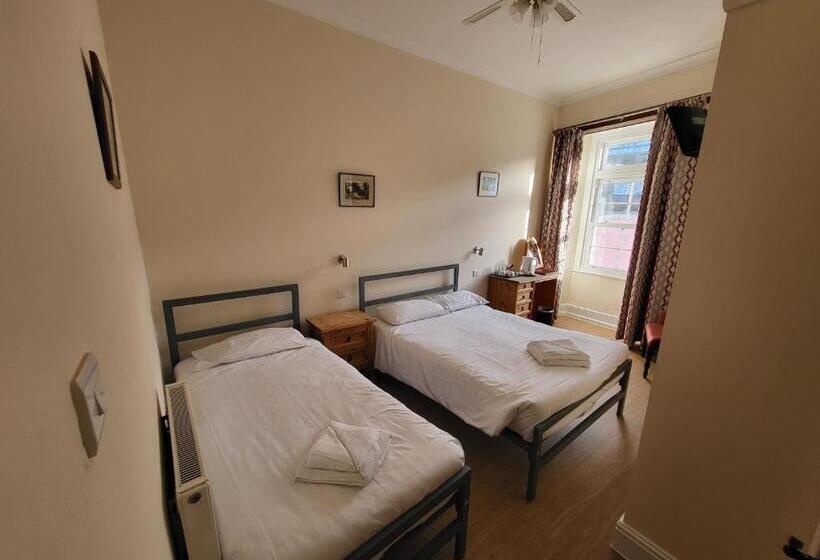 هتل Royal Britannia