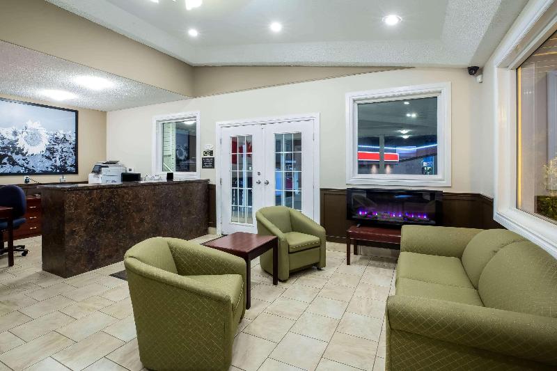 فندق Super 8 By Wyndham Smoky Lake