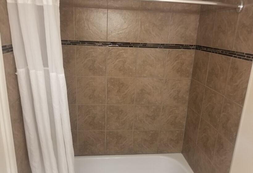 فندق Super 8 By Wyndham Smoky Lake