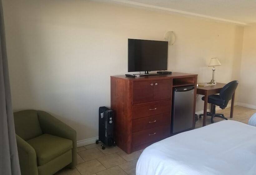 فندق Super 8 By Wyndham Smoky Lake