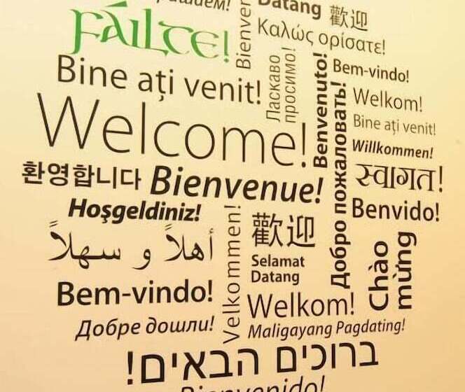 酒店 The Savoy Hostel