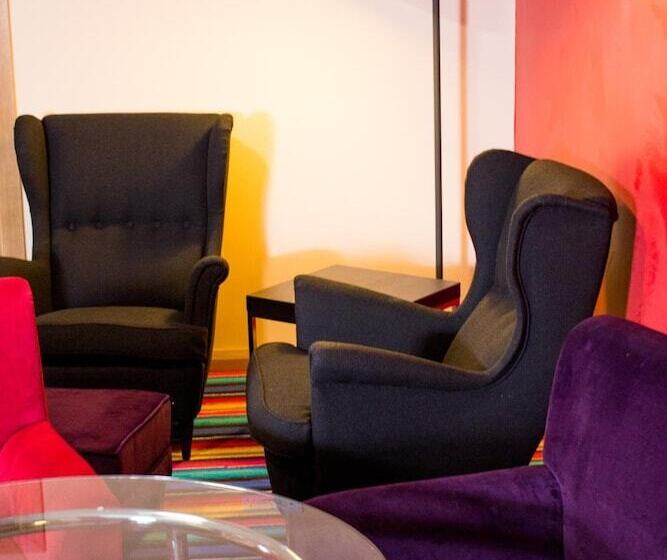 酒店 The Savoy Hostel