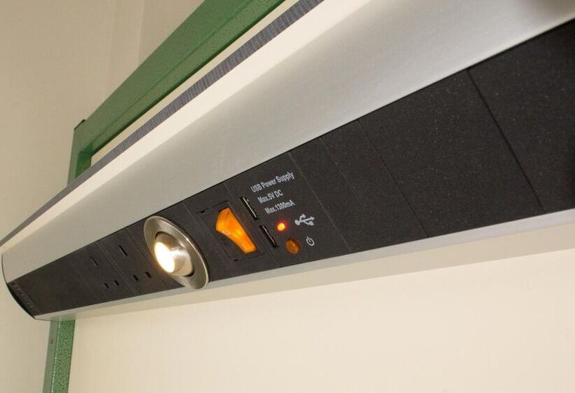 酒店 The Savoy Hostel