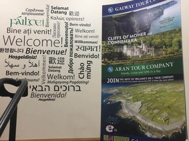 酒店 The Savoy Hostel