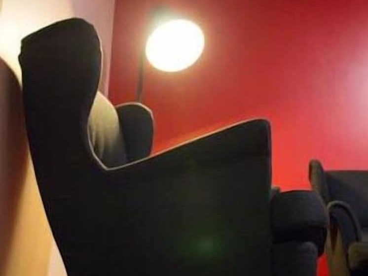 酒店 The Savoy Hostel