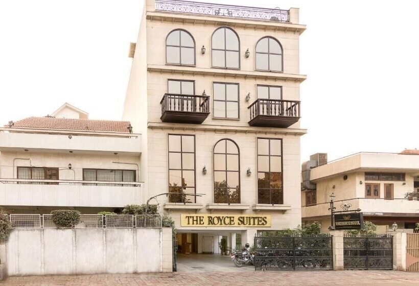 Отель Townhouse The Royce New Friends Colony