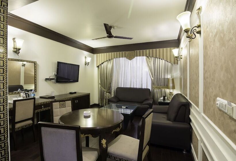 Отель Townhouse The Royce New Friends Colony