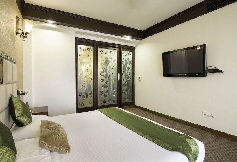 Отель Townhouse The Royce New Friends Colony